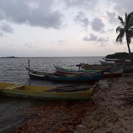 Chale Perto Da Praia Com Duas Suites E Varandao Pacatuba (Sergipe) Exterior foto